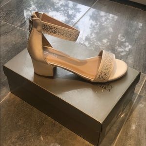 Badgley Mischka girls dress shoe white USA size 3